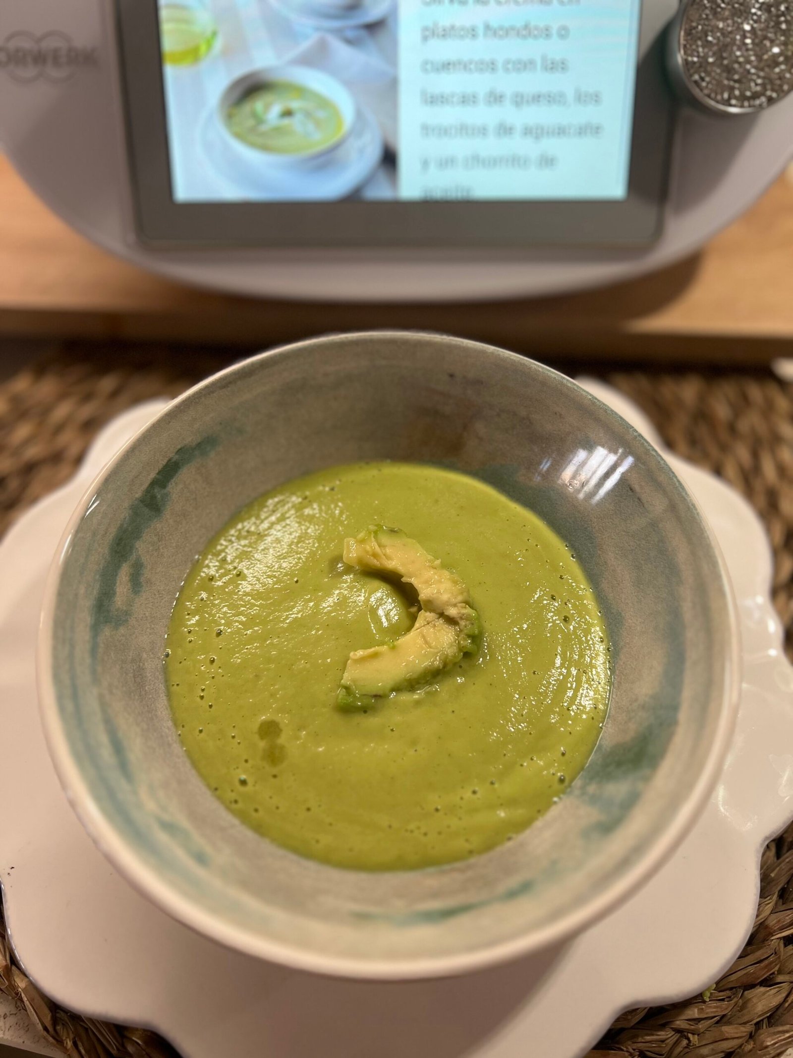 Cenas ligeras para mujeres ocupadas: Crema de calabacín y aguacate a mi manera